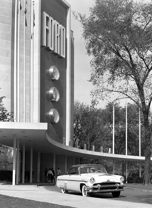 1953 Ford Rotunda  0400-9219