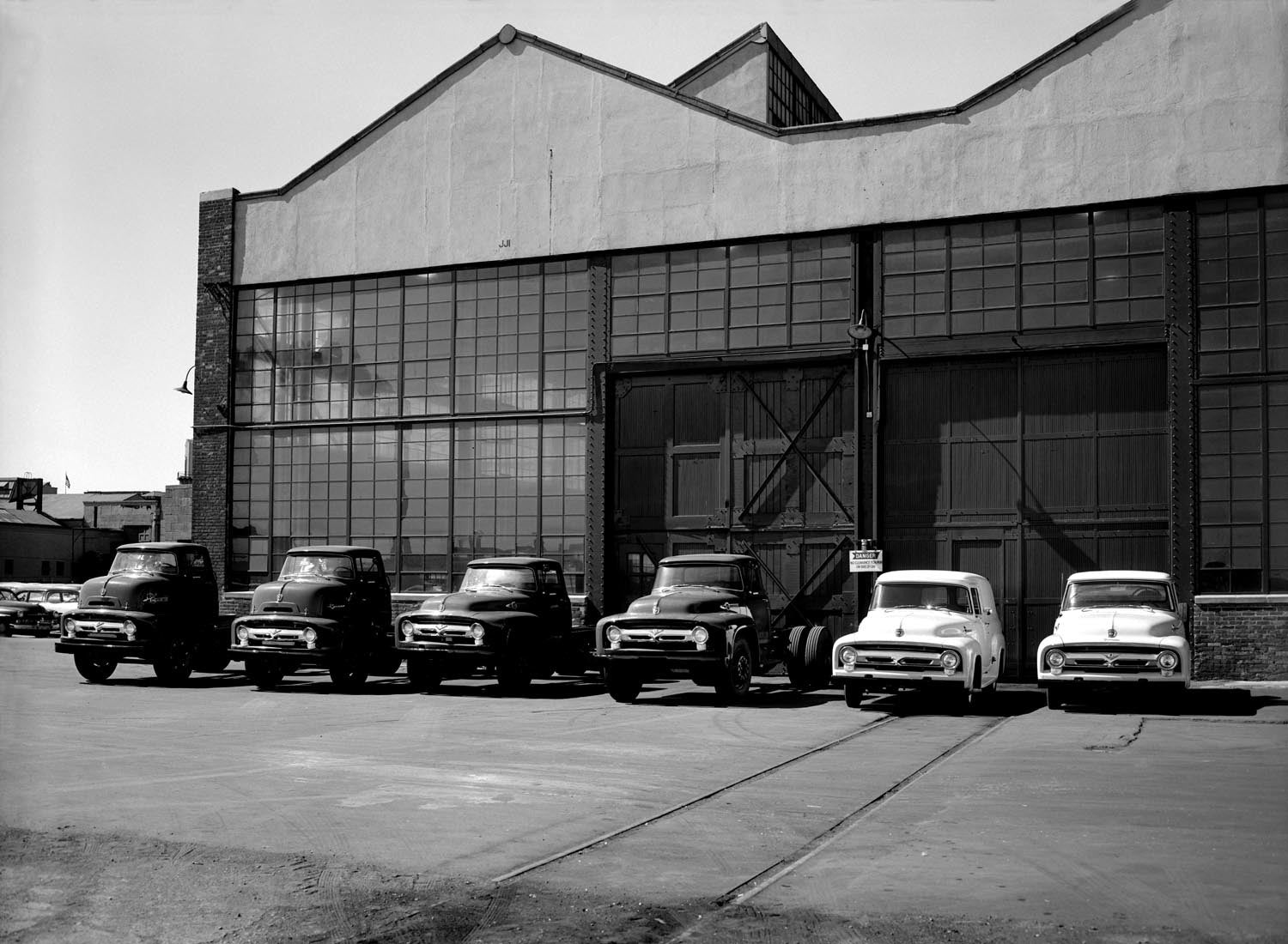 1956 Ford Truck Line  0401-0368