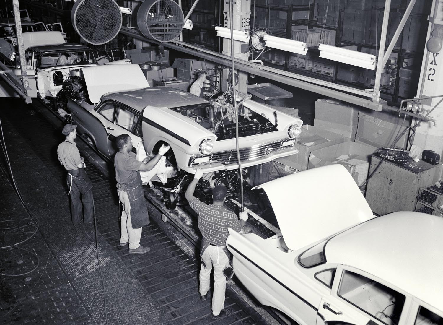 1957 Ford front clip installation at Dearborn Asse  0401-0372