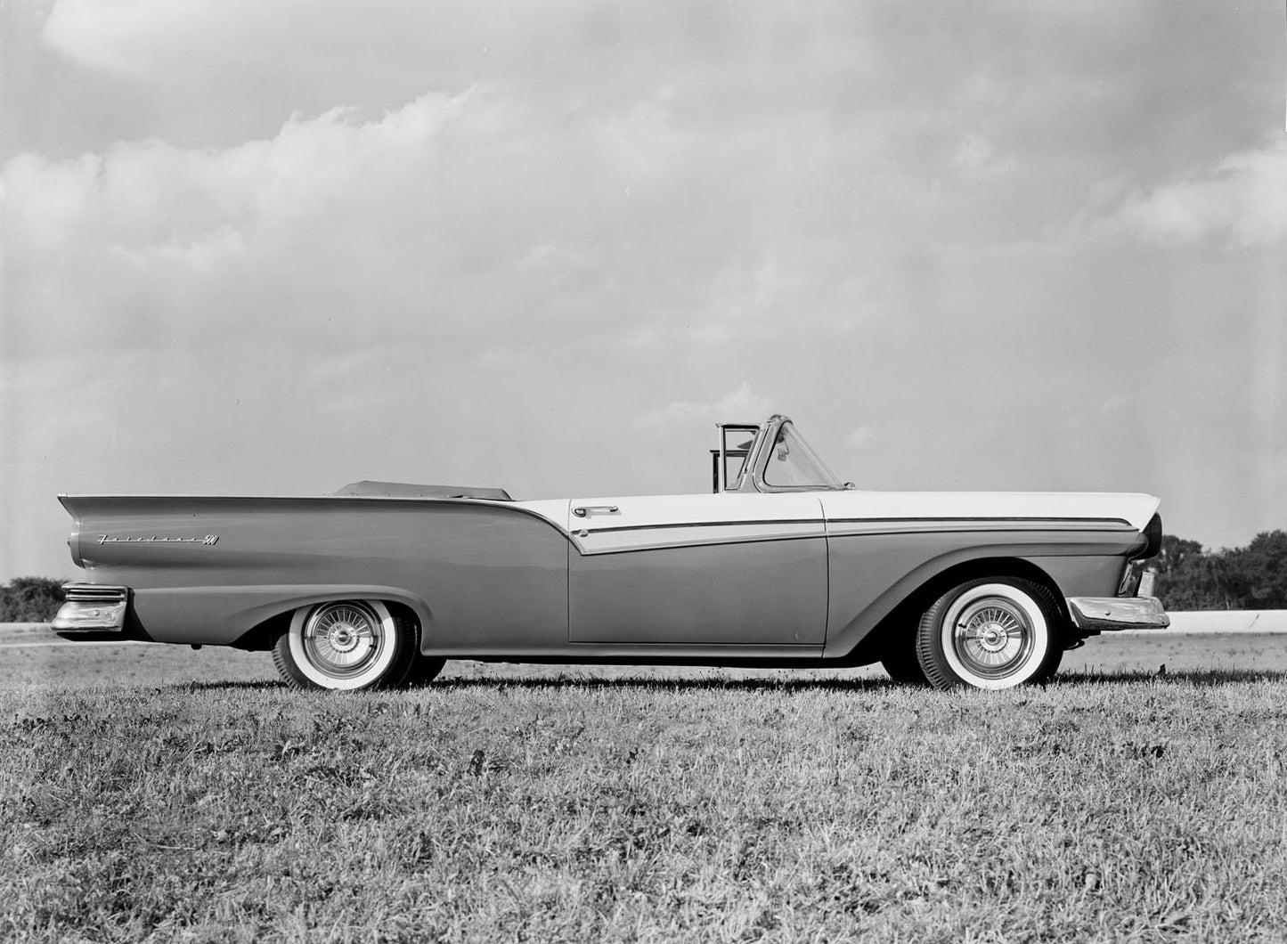 1957 Ford Sunliner convertible  0401-0374