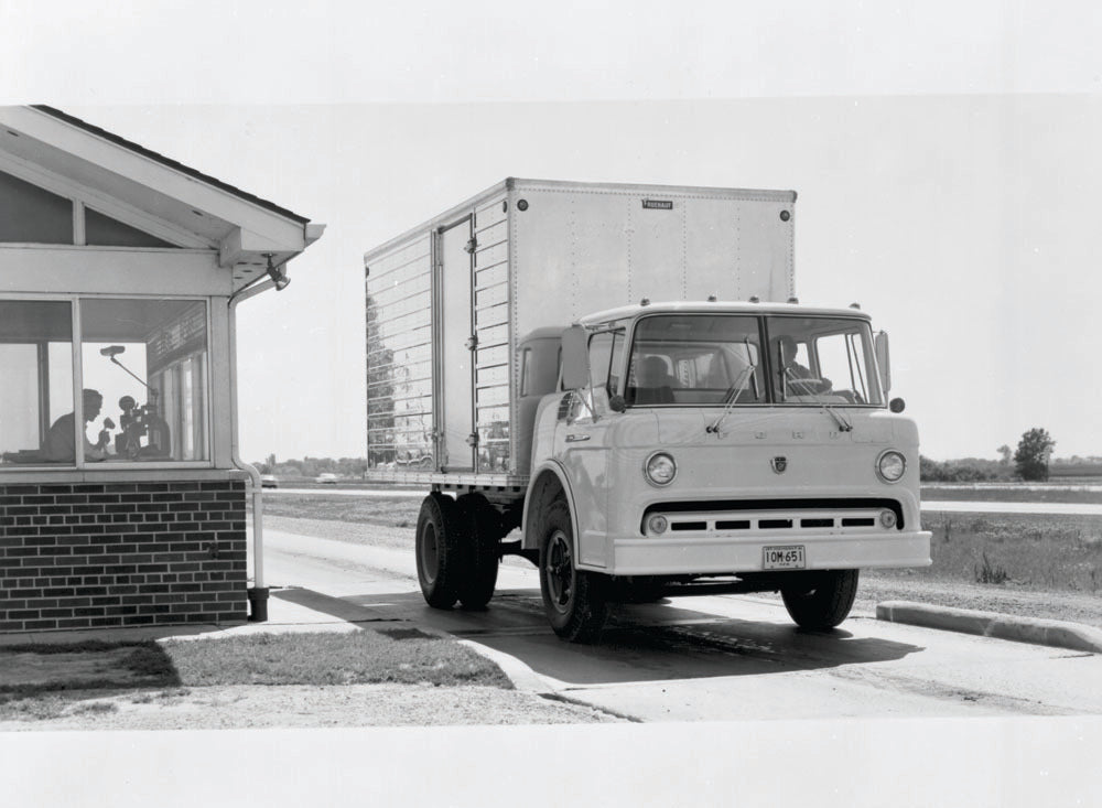 1962 Ford C700 Tilt Cab Truck  0401-0400