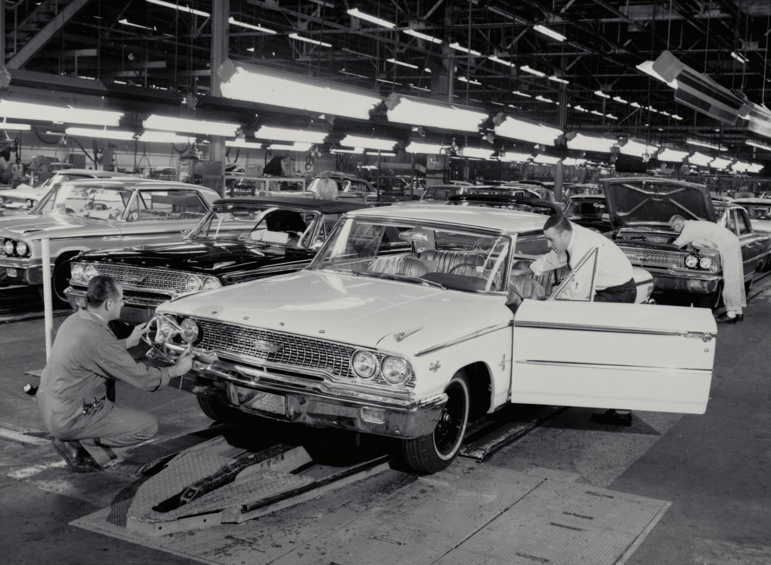 1963 Ford Galaxie 500XL on final line  0401-0415