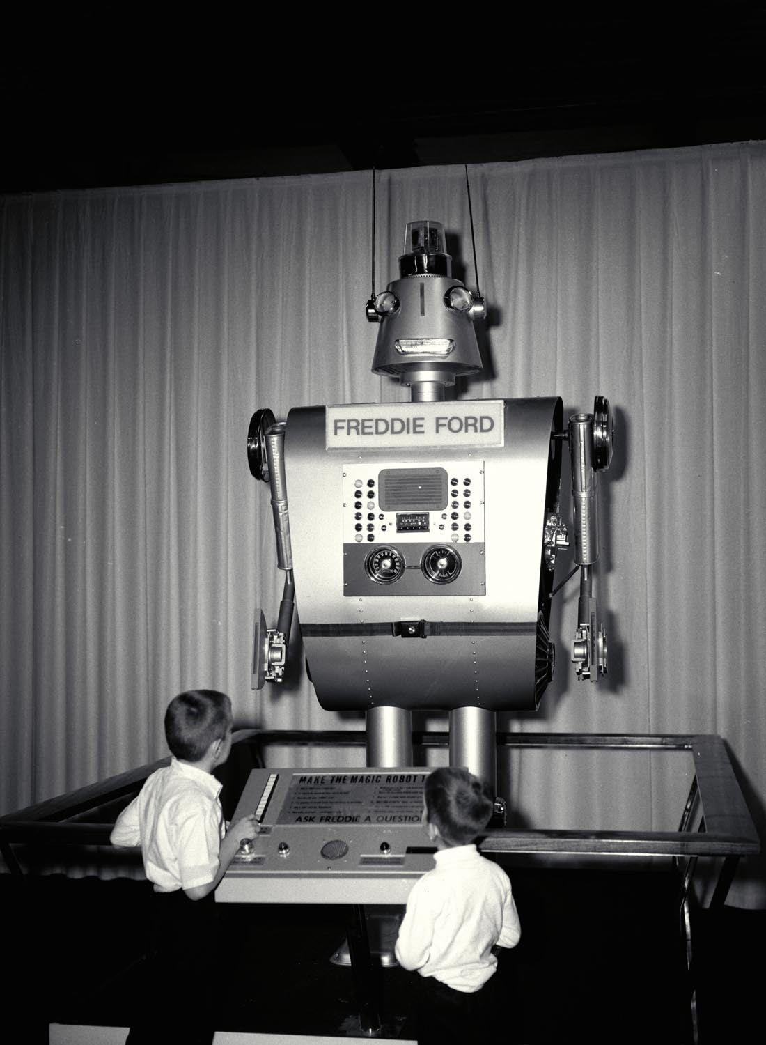 1967 Freddie Ford the robot  0401-0431