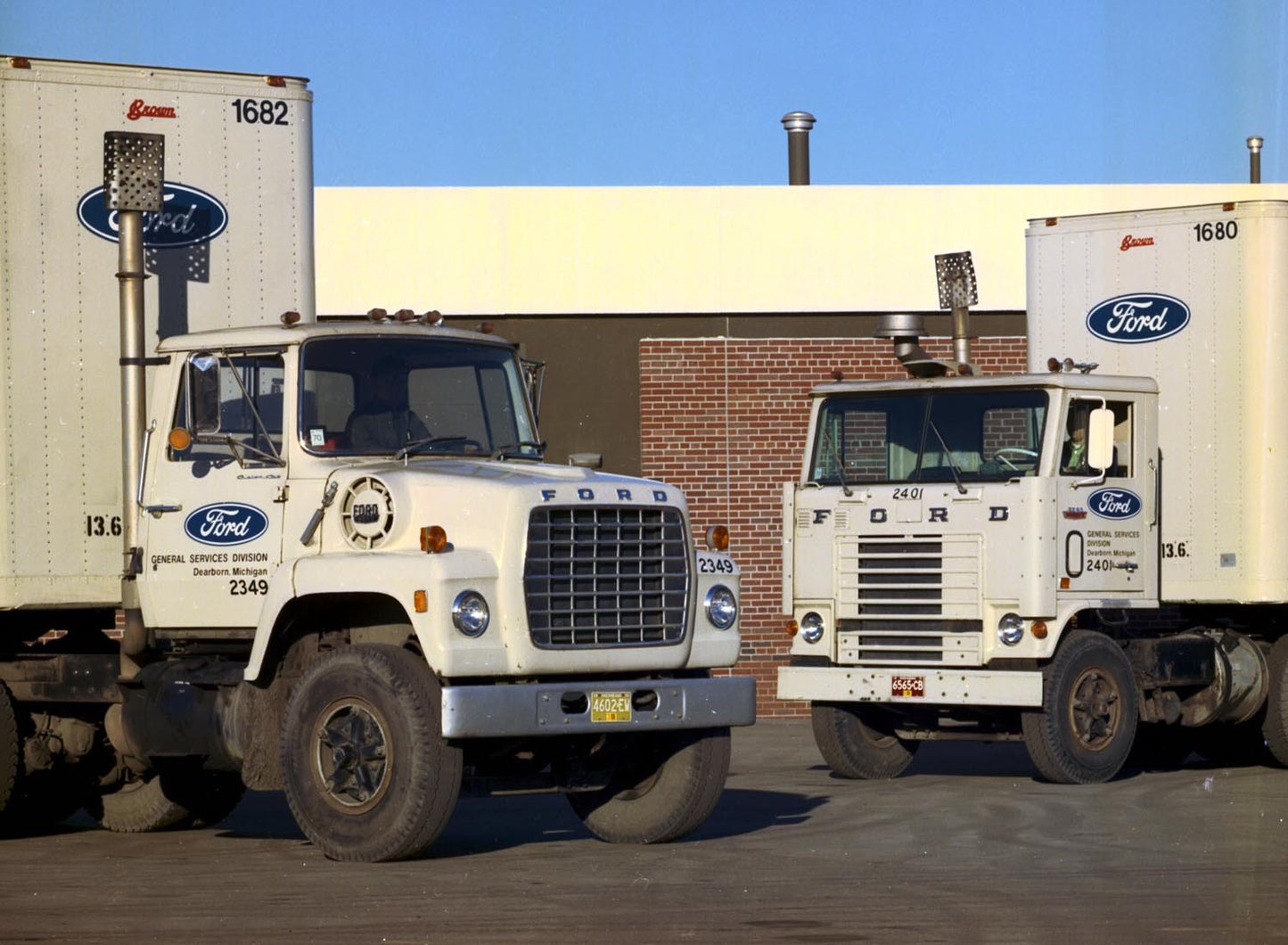 1971 Ford W and L Series Trucks  0401-0440