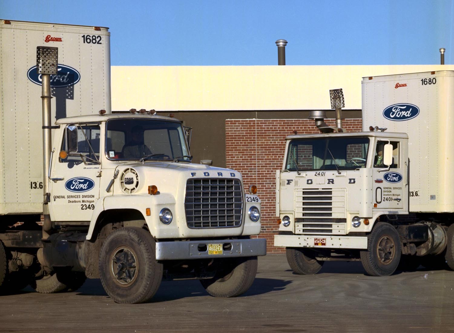 1971 Ford W and L Series Trucks  0401-0440