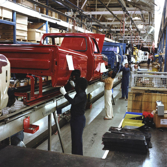 1983 Ford Kentucky Truck Plant bed installation  0401-0462