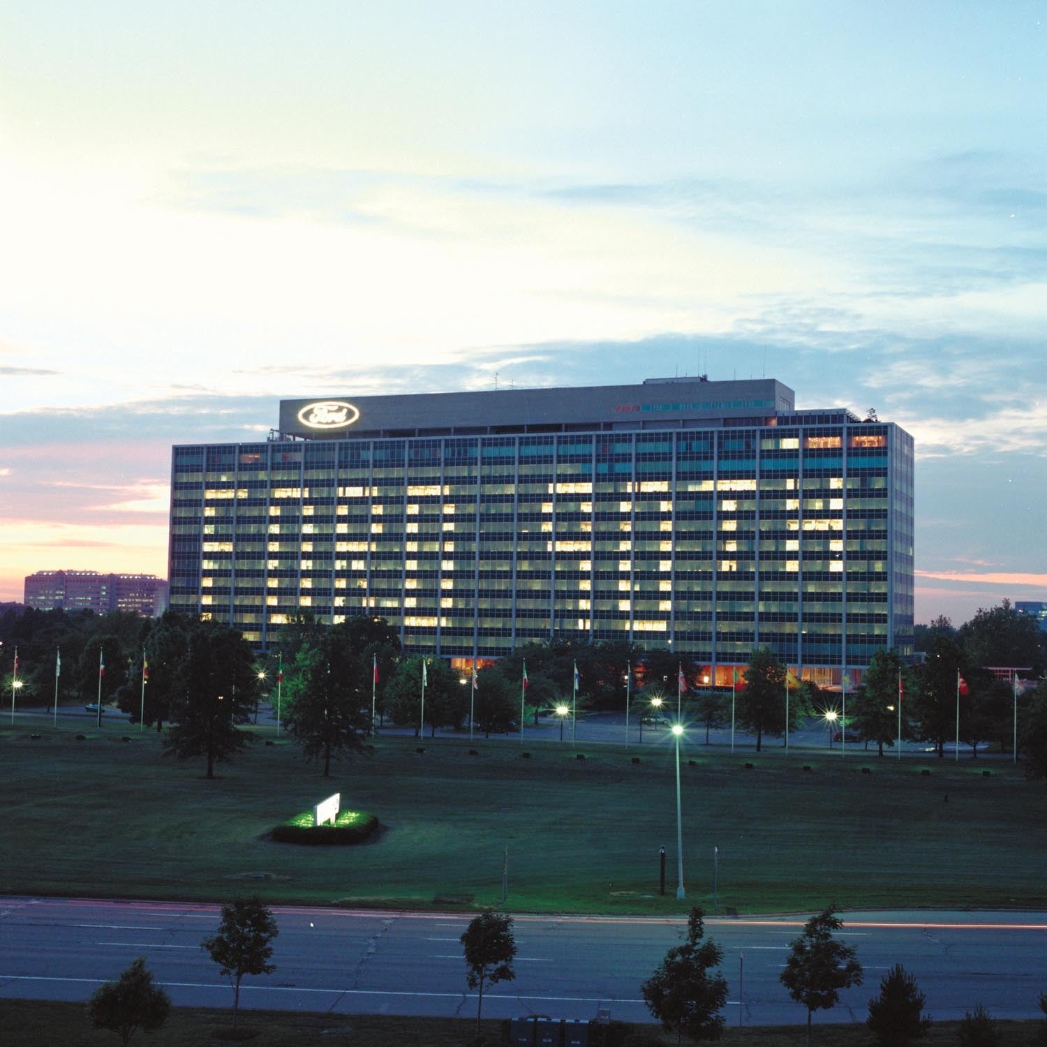 1993 Ford World Headquarters Building 90th Anniver  0401-0468