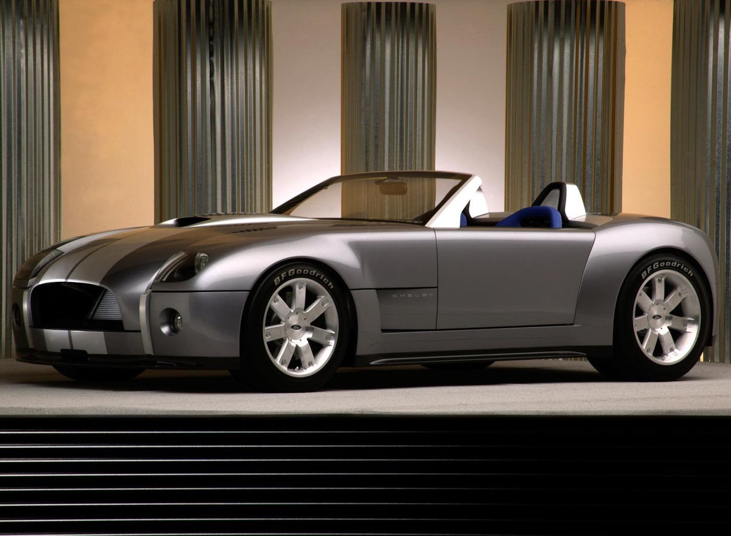 2004 Ford Shelby Cobra concept car  0401-0476