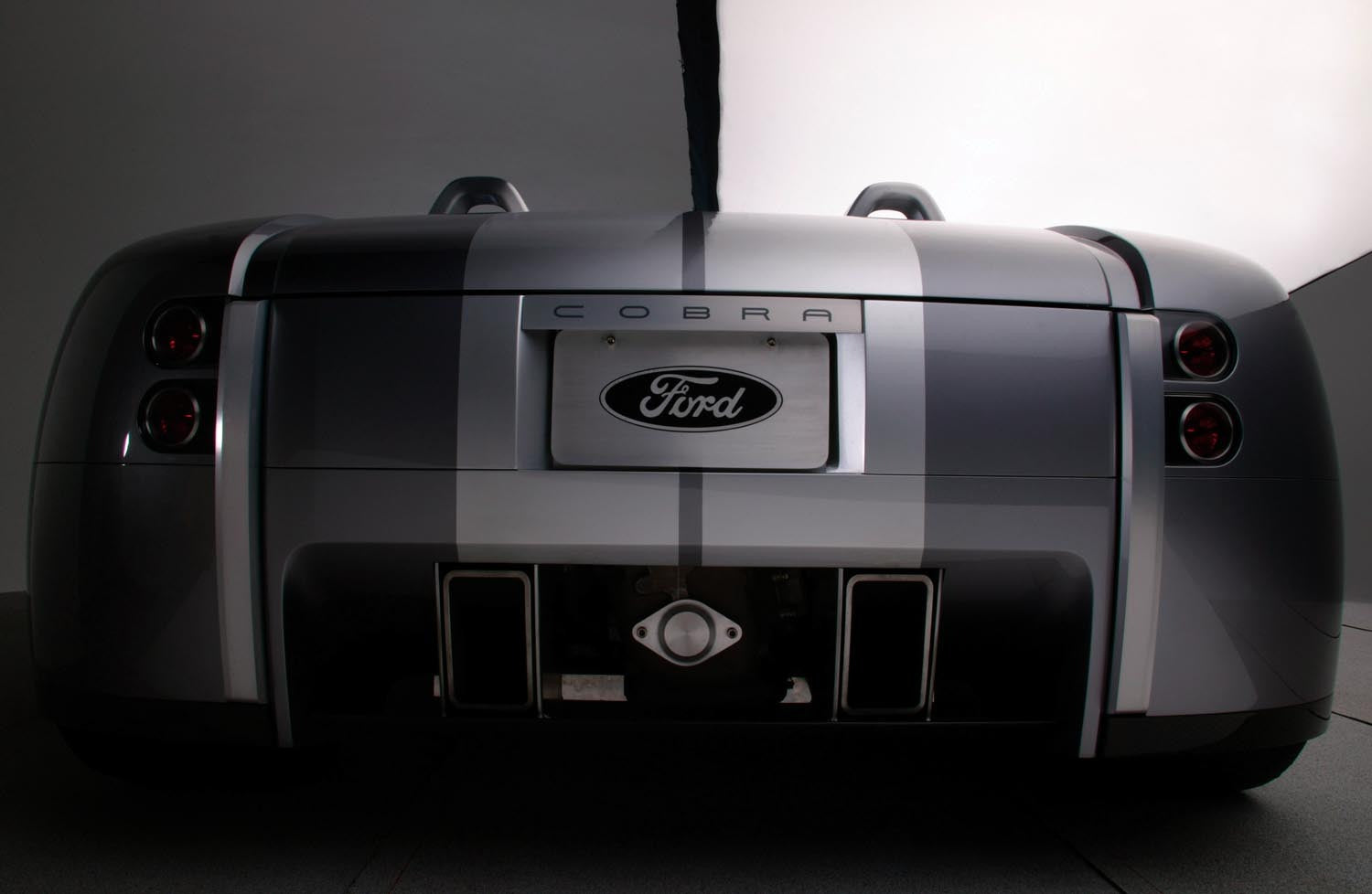 2004 Ford Shelby Cobra concept car  0401-0482