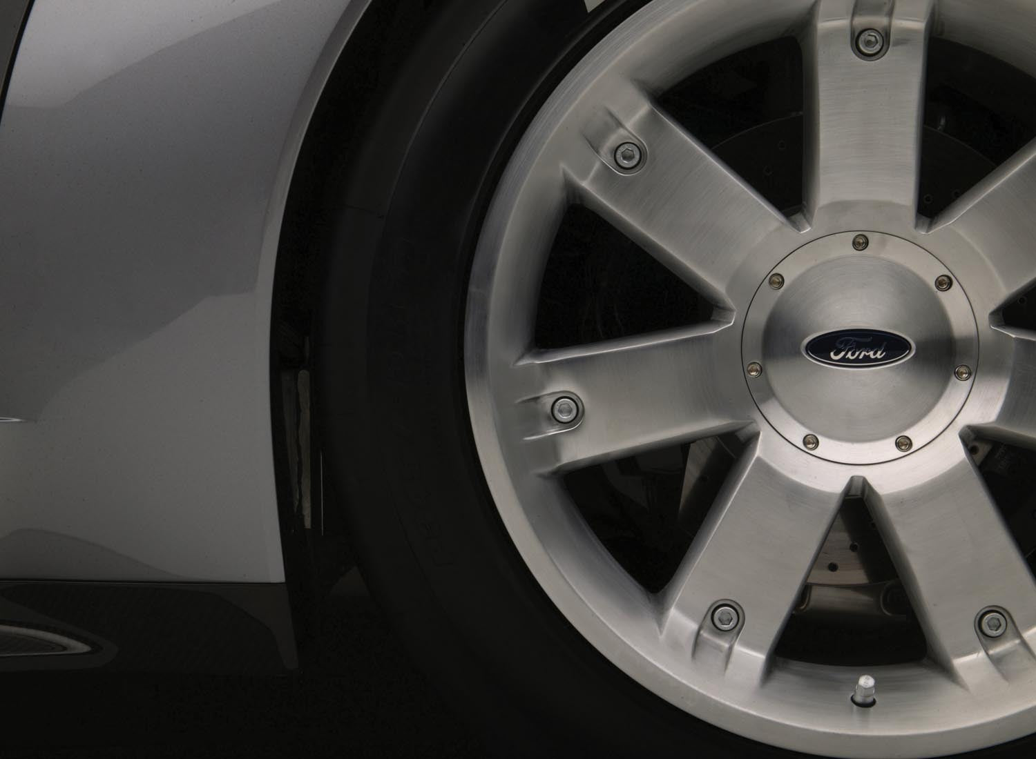 2004 Ford Shelby Cobra concept car wheel  0401-0487