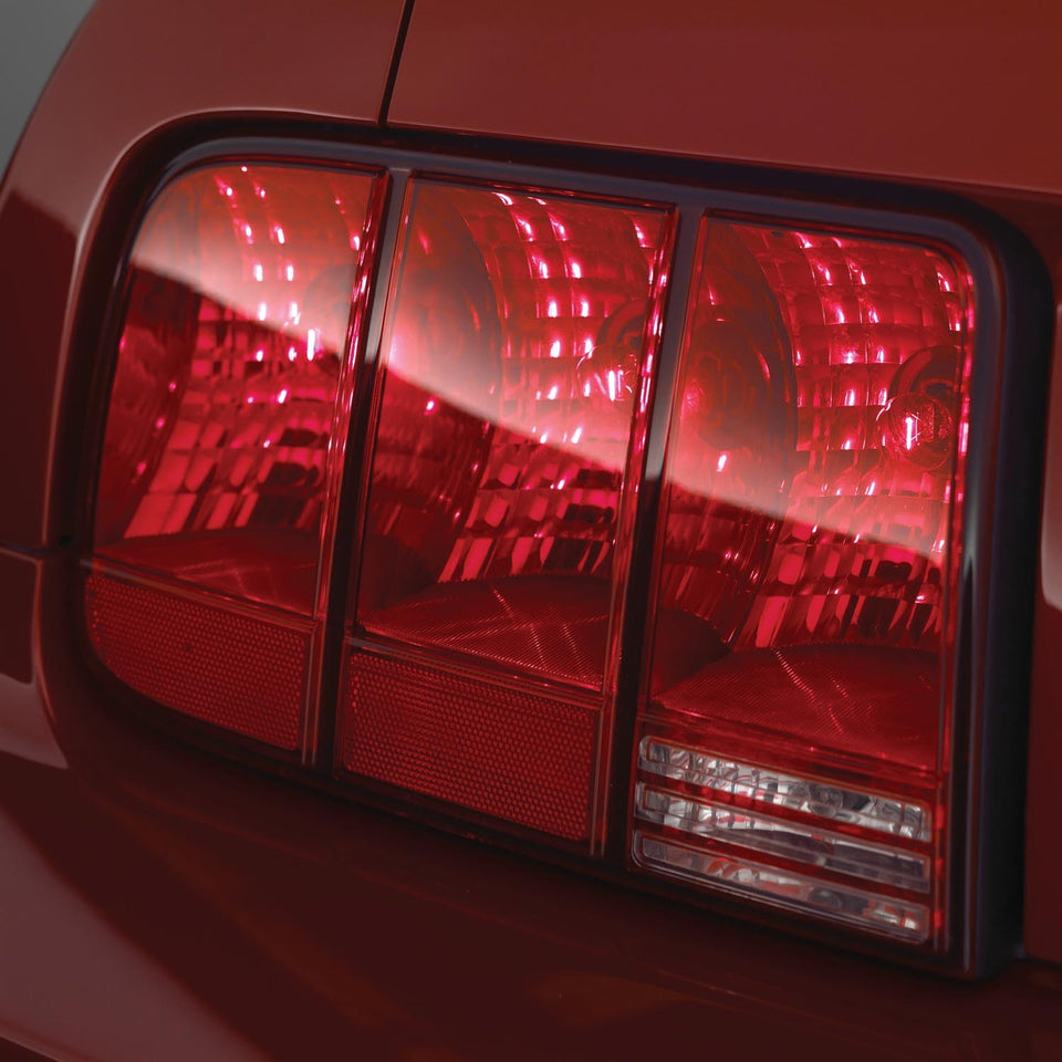 2005 Ford MUstang GT tail lamp  0401-0528
