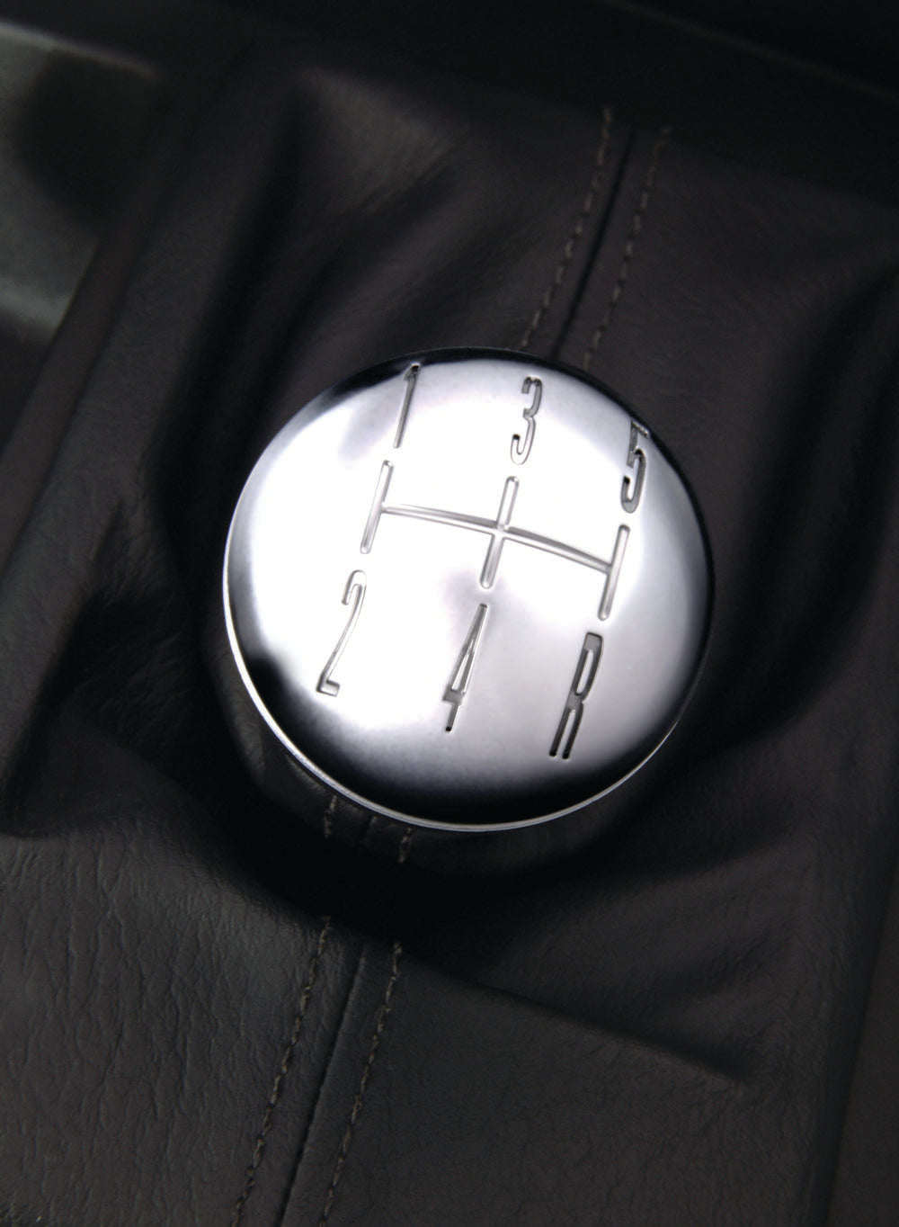 2005 Ford Mustang shift knob  0401-0536