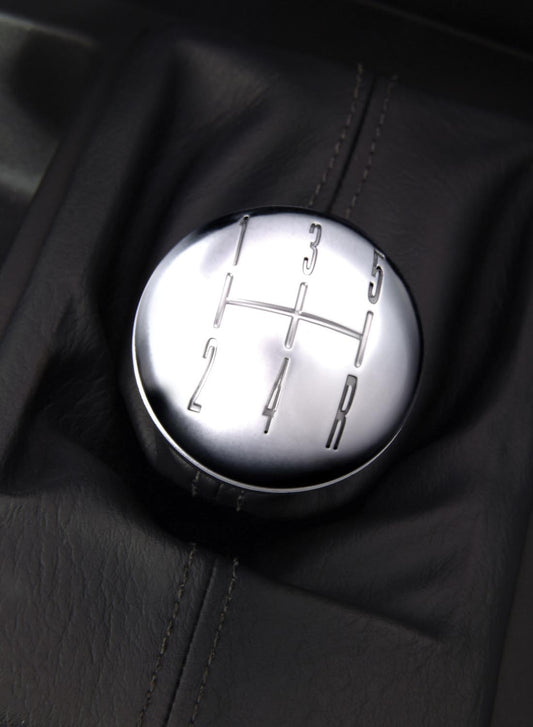 2005 Ford Mustang shift knob  0401-0536