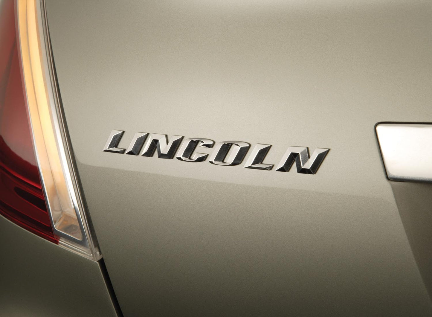 2006 Lincoln MKS concept car fender ornament  0401-0590