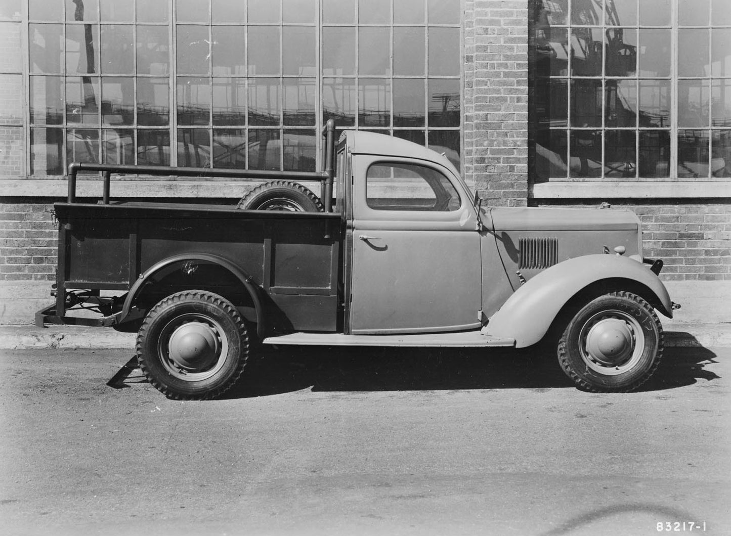 undated ford England pre WWII Ute  0401-0684