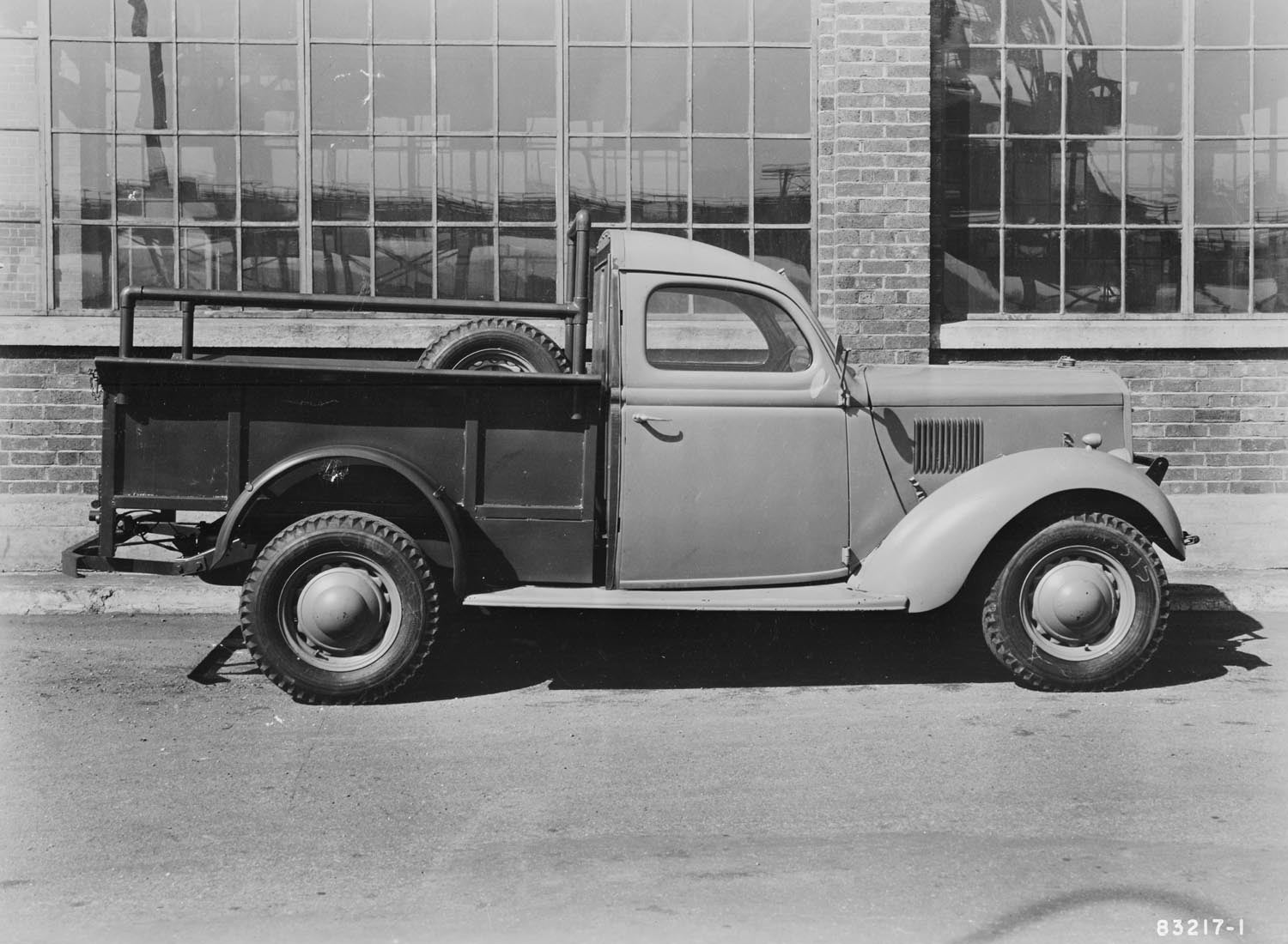 undated ford England pre WWII Ute  0401-0684