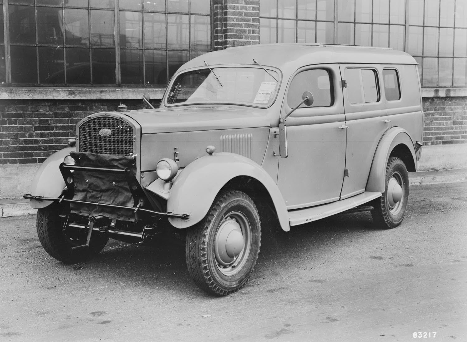 Undated Ford England pre WWII van  0401-0685