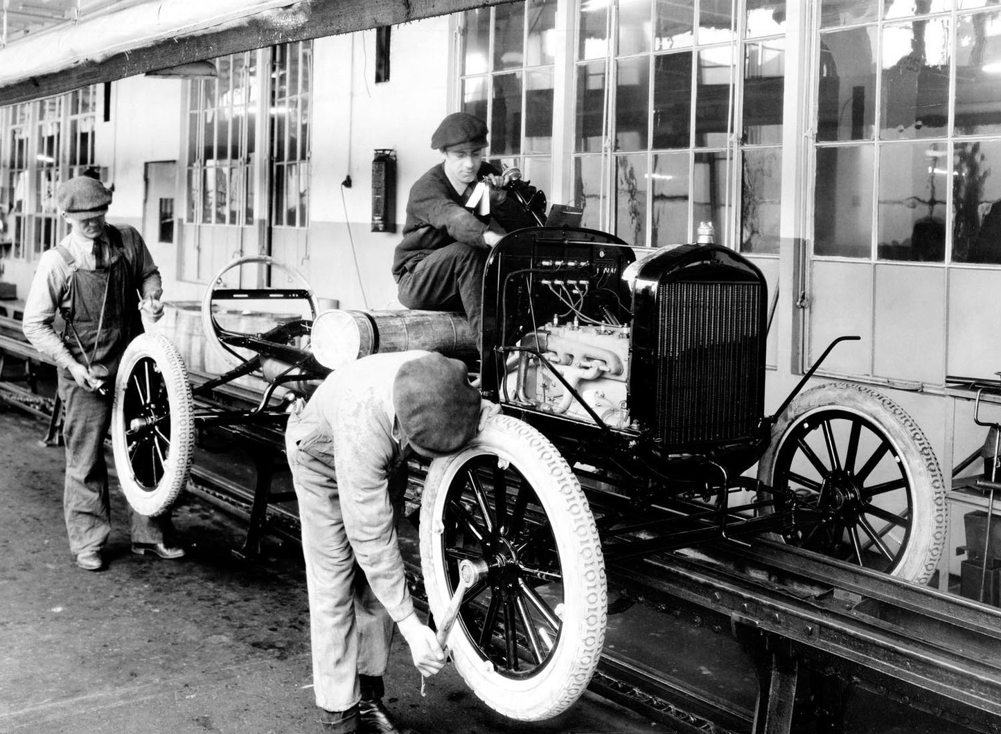 1924 Ford Highland Park Plant Model T assembly lin  0401-0686