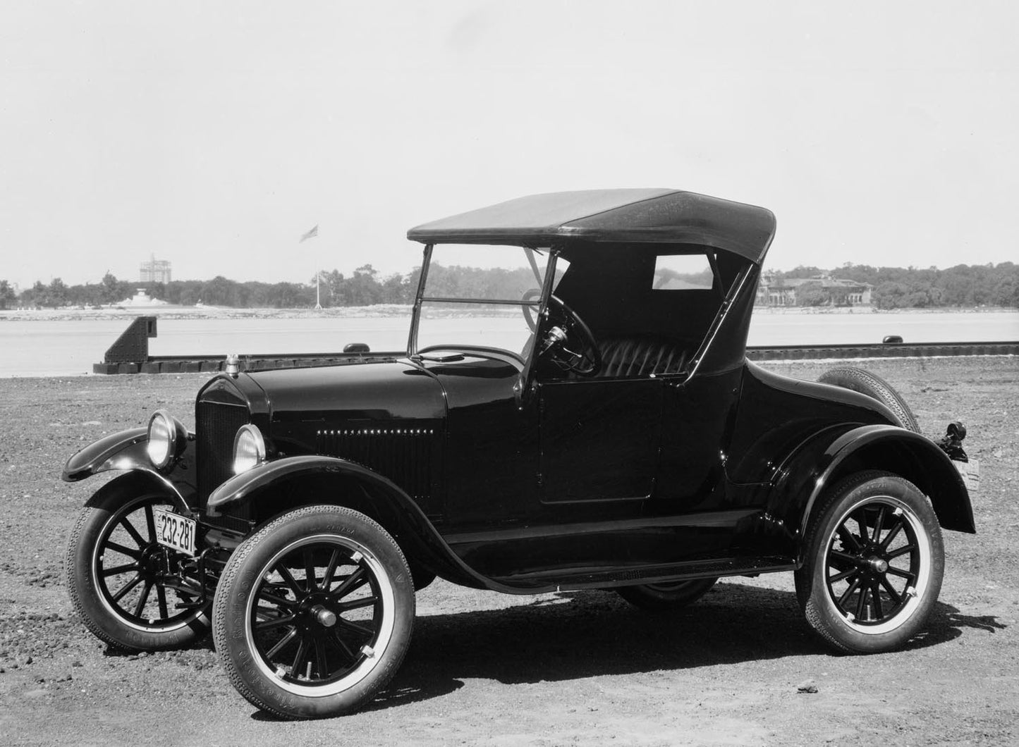 1925 Ford Model T Roadster  0401-0692