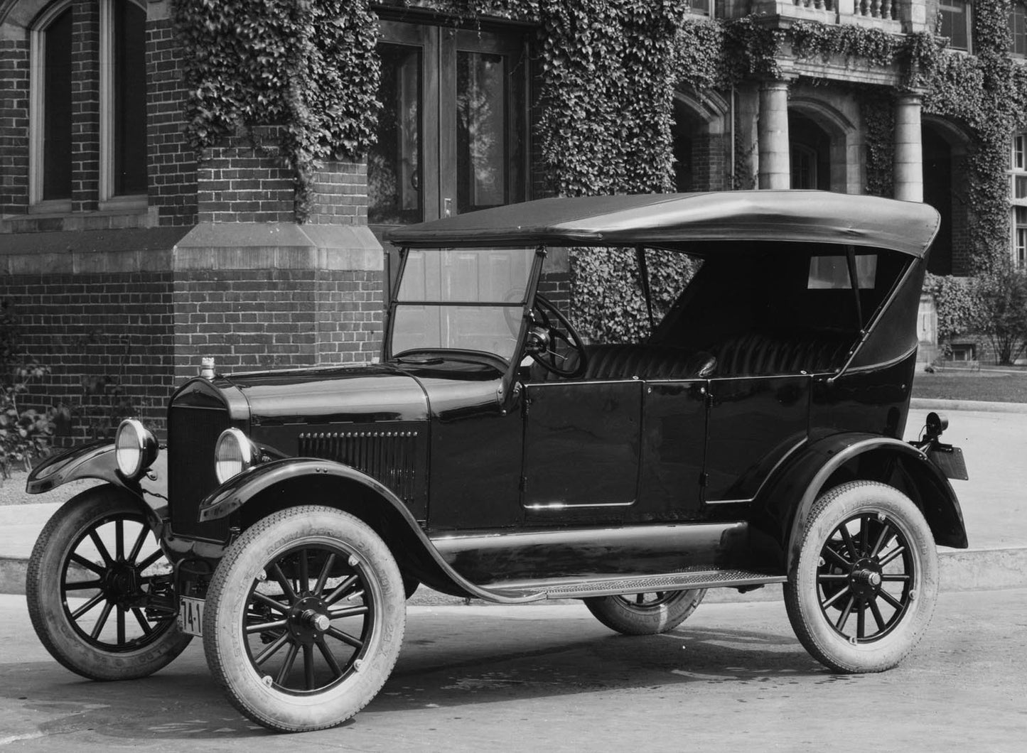 1925 Ford Model T Touring  0401-0693