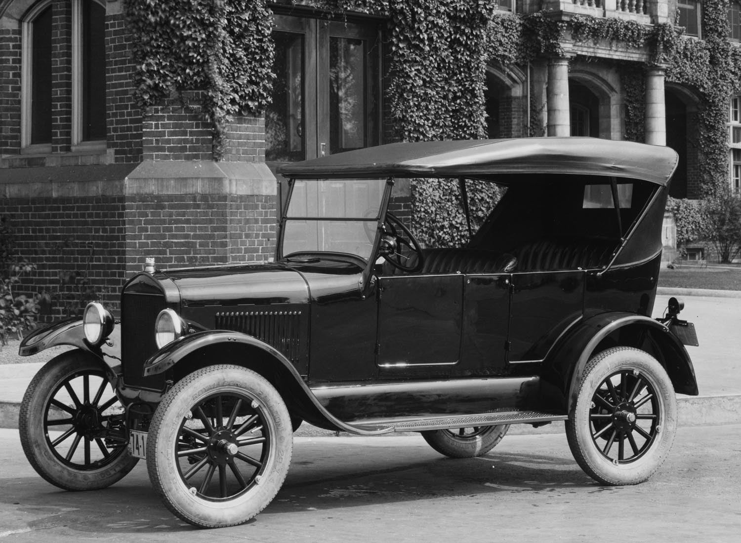 1925 Ford Model T Touring  0401-0693