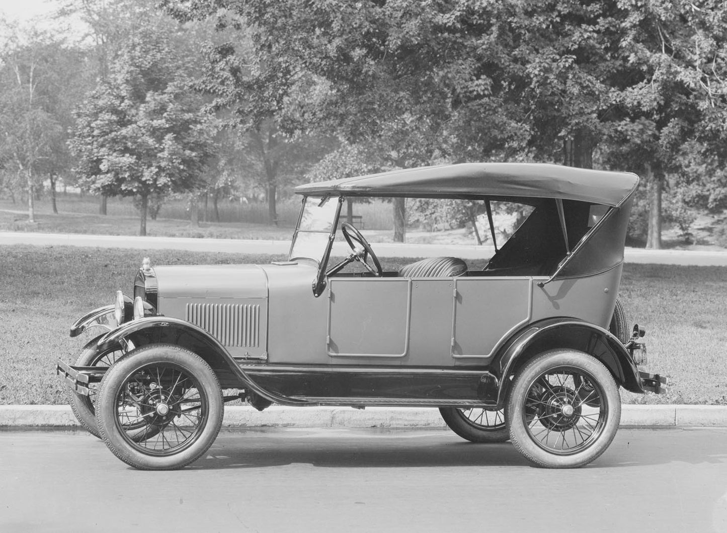 1927 Ford Model T Touring Car  0401-0699