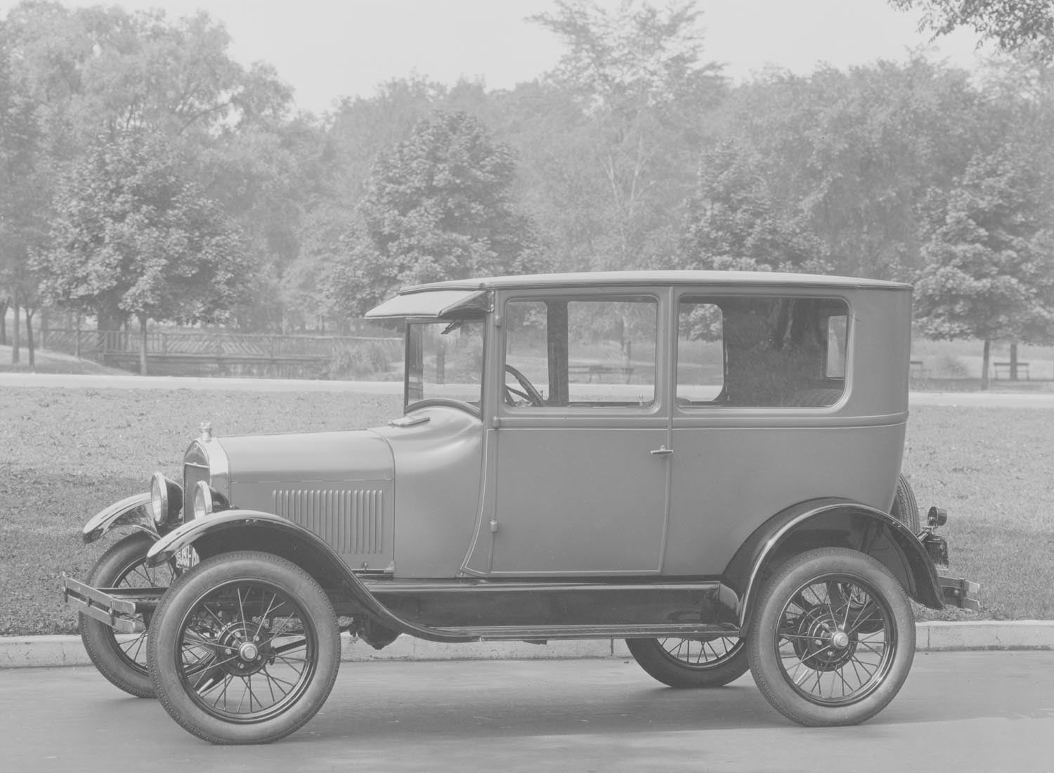 1927 Ford Model T Tudor Sedan  0401-0700