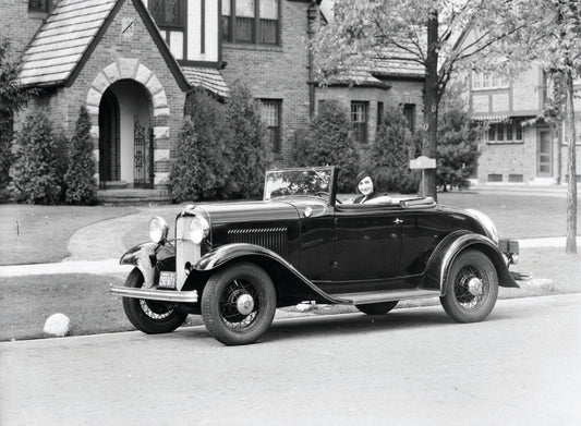 1932 Ford DeLuxe Cabriolet with Baroness Avonzo  0401-0748