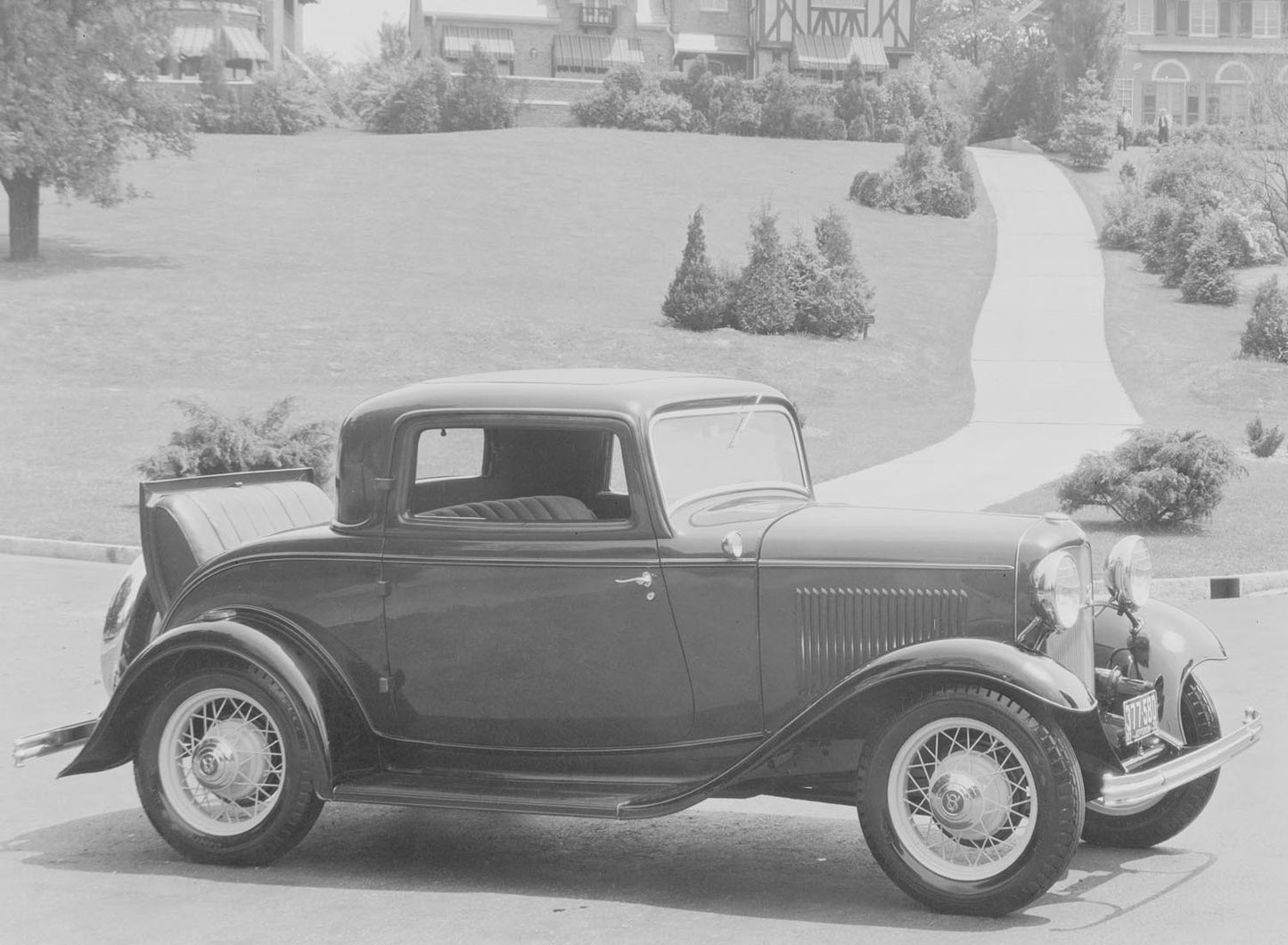 1932 Ford DeLuxe three window coupe  0401-0758