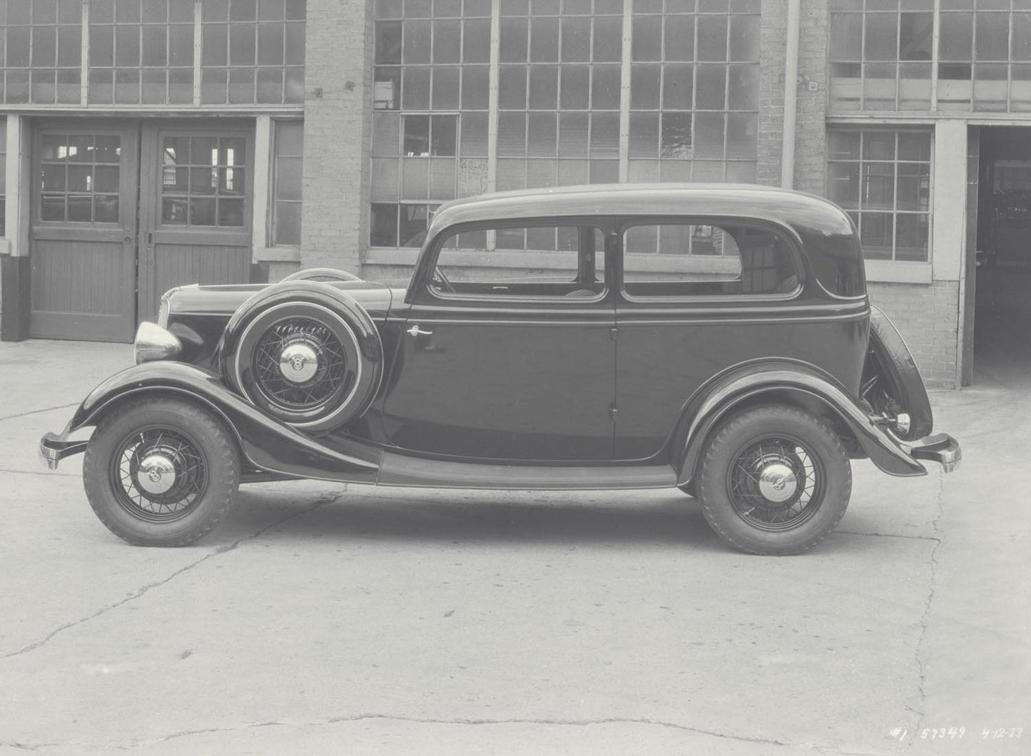 1933 Ford Tudor Sedan with fender mount spare tire  0401-0776