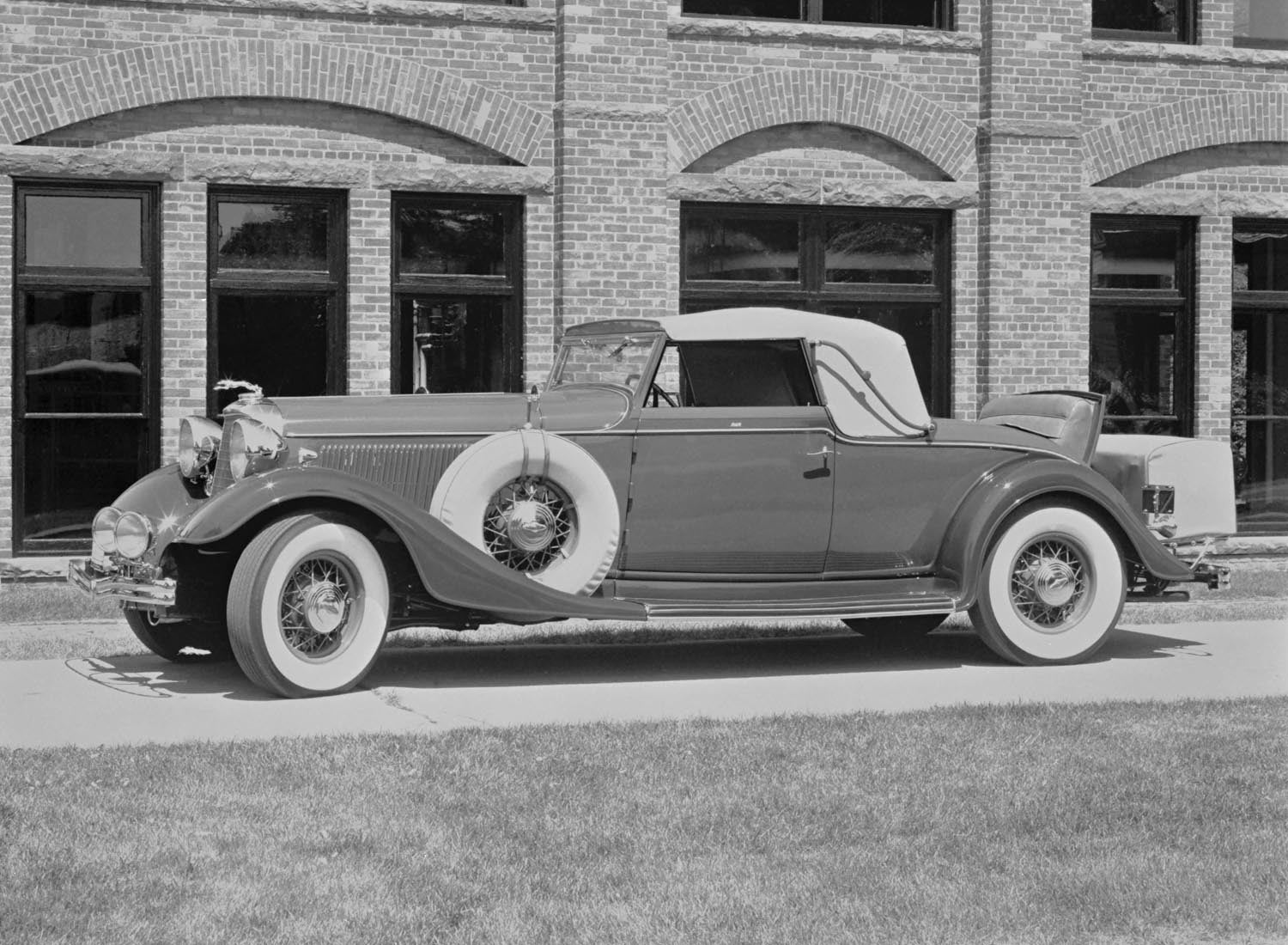 1933 Lincoln Model 513 Dietrich Convertible roadst  0401-0778
