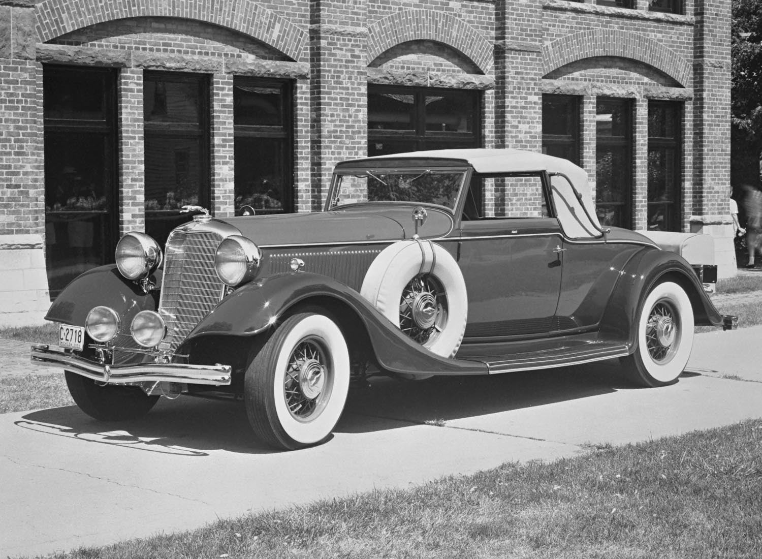 1933 Lincoln Model 513 Dietrich Convertible Roadst  0401-0779