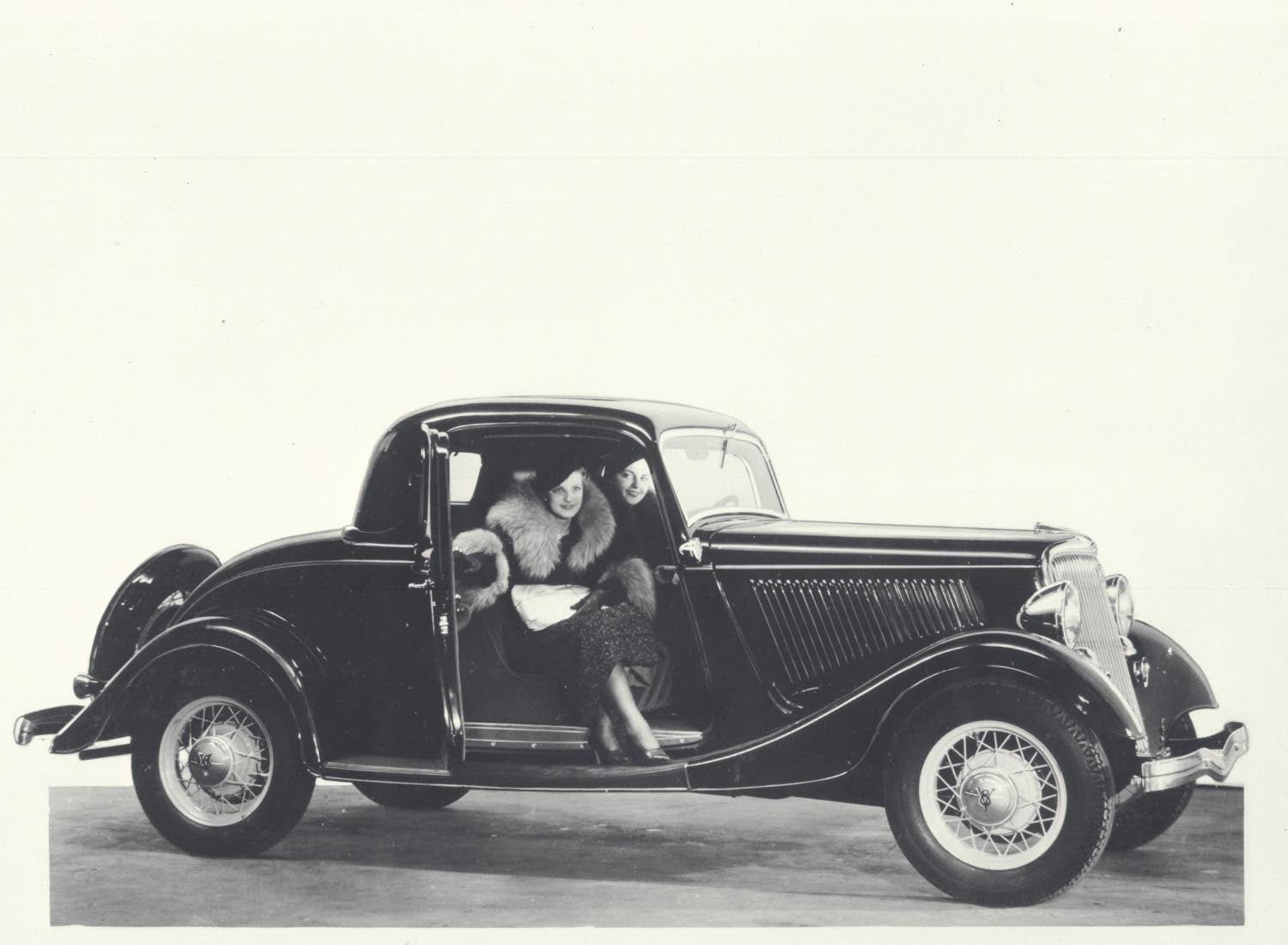 1934 Ford DeLuxe Three Window Coupe  0401-0785