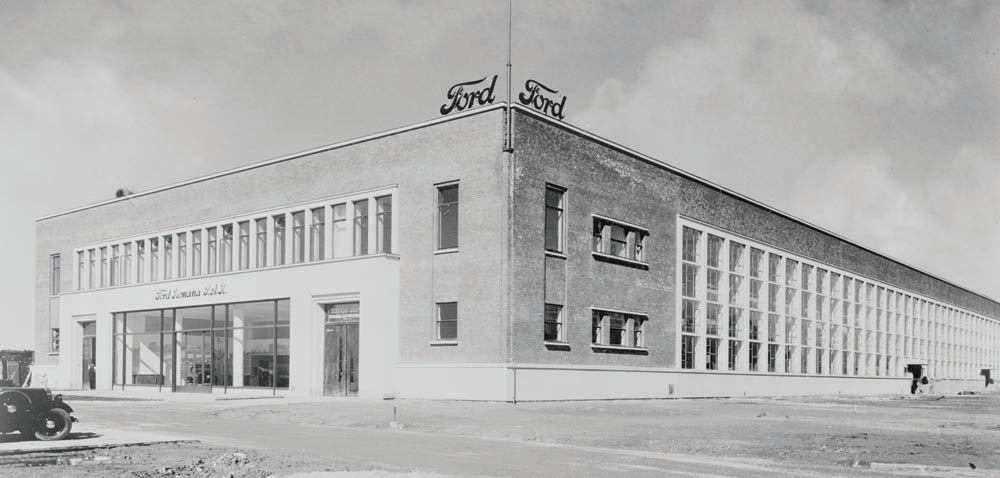 1935 (circa) Ford Bucharest Hungary Plant  0401-0799