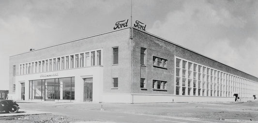 1935 (circa) Ford Bucharest Hungary Plant  0401-0799