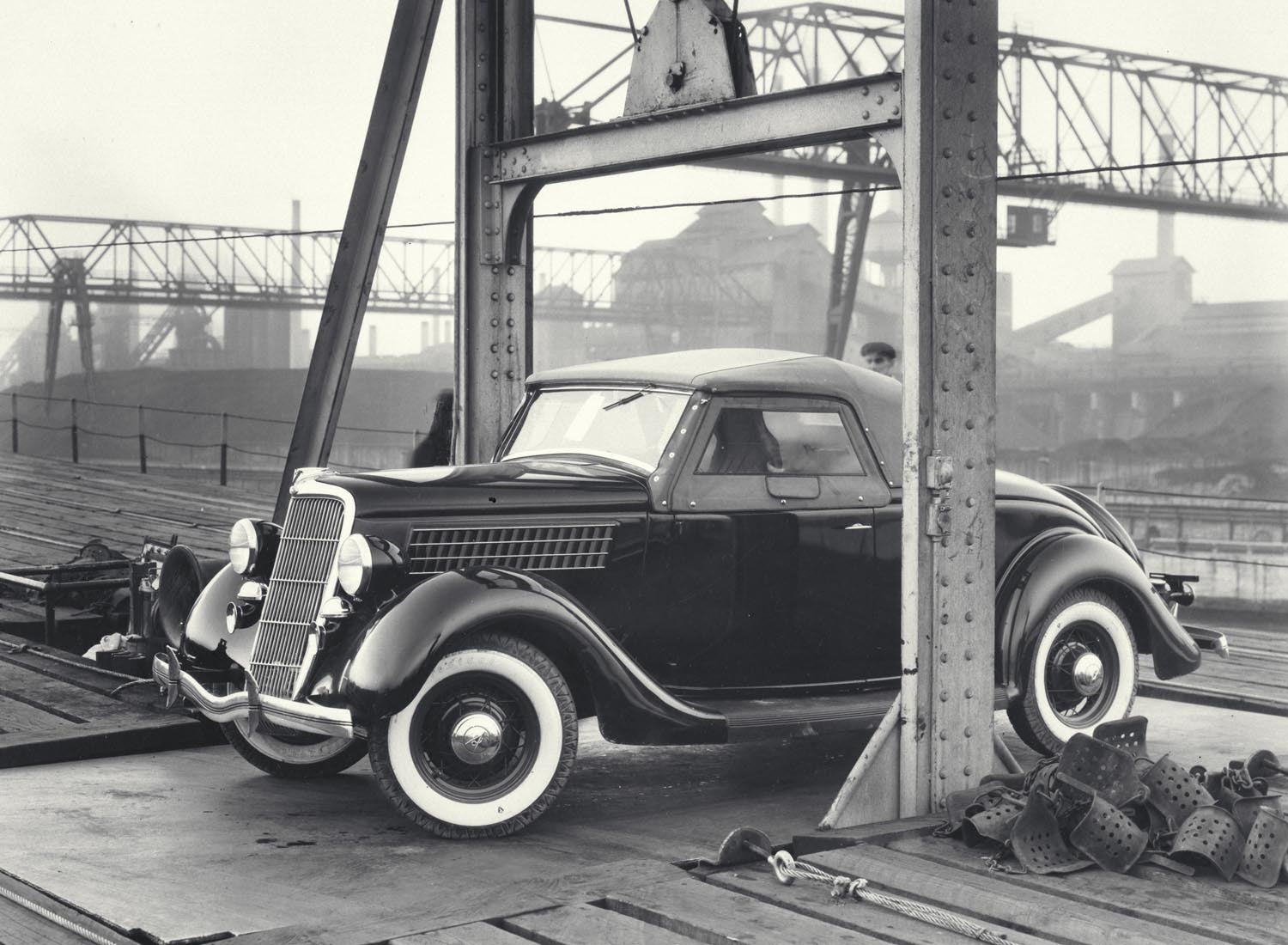 1935 Ford Roadster  0401-0805