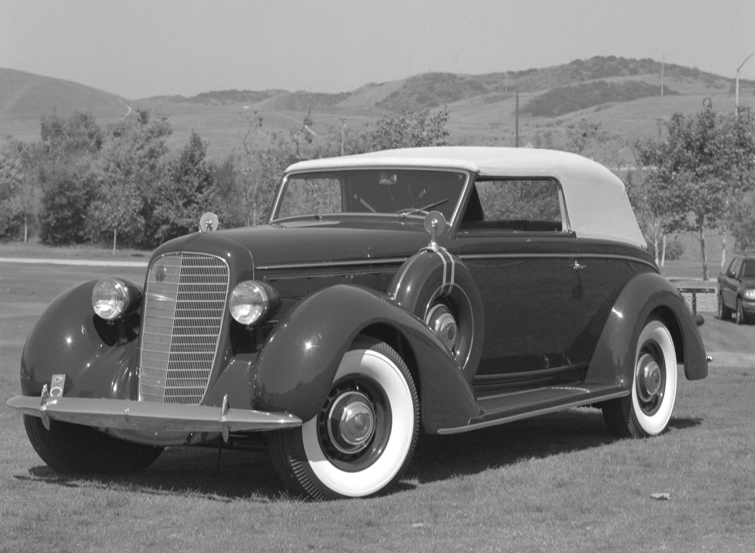 1936 Lincoln Brunn Convertible Victoria  0401-0831