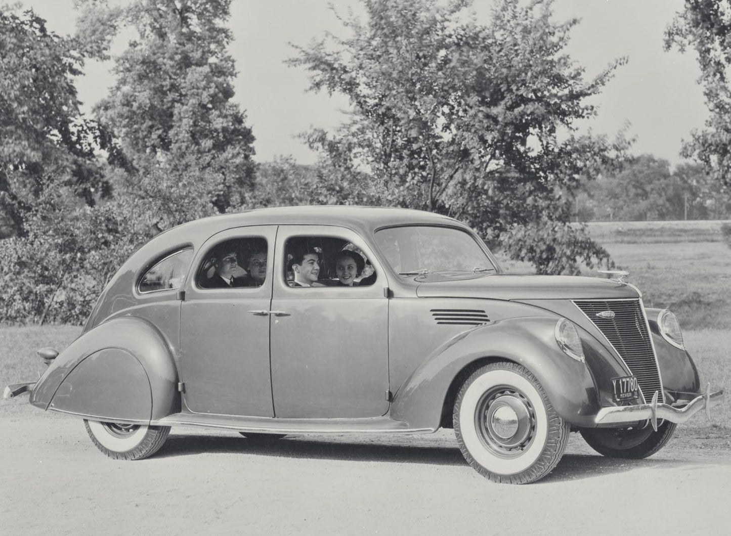 1936 Lincoln Zephyr four door  0401-0837