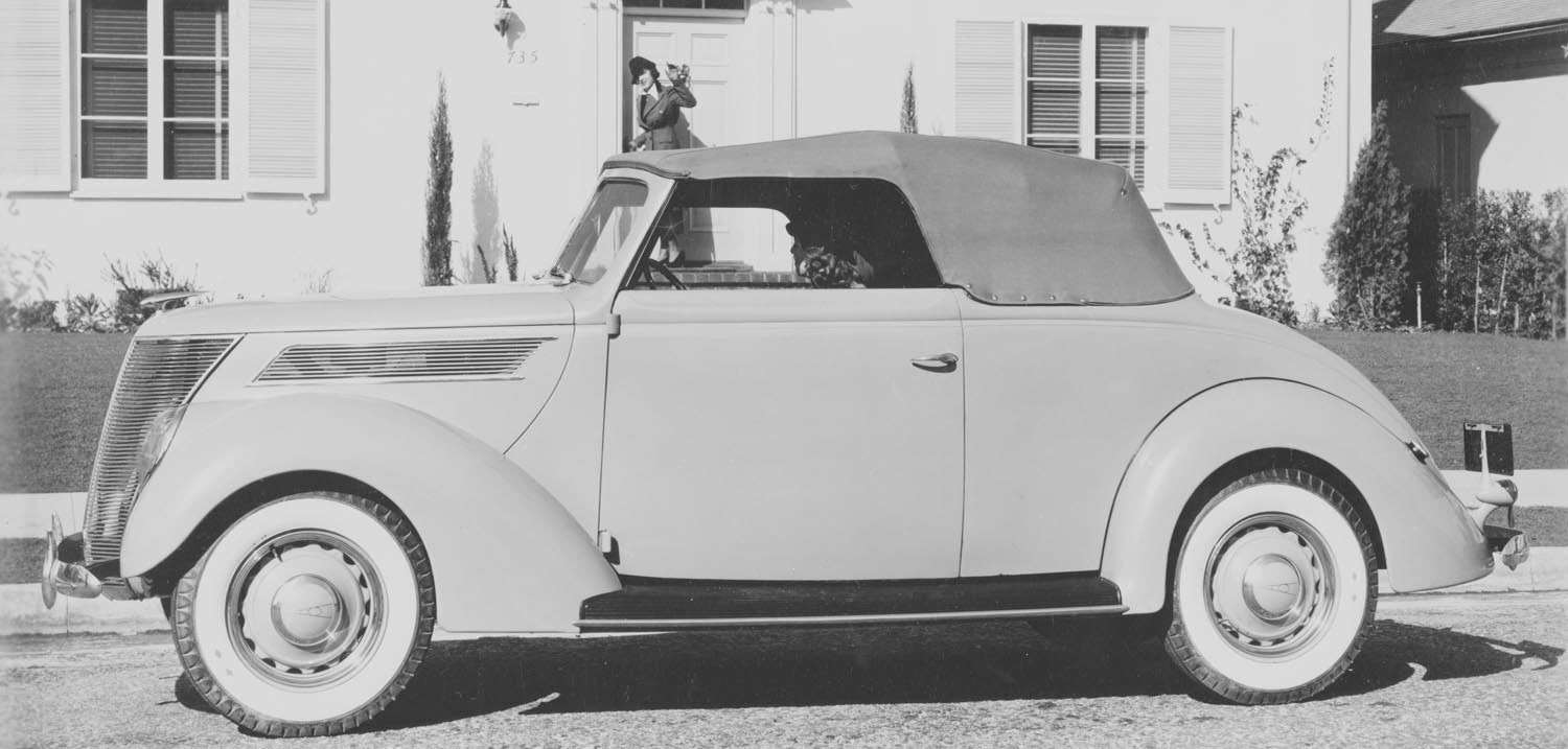 1937 Ford Club Cabriolet  0401-0840
