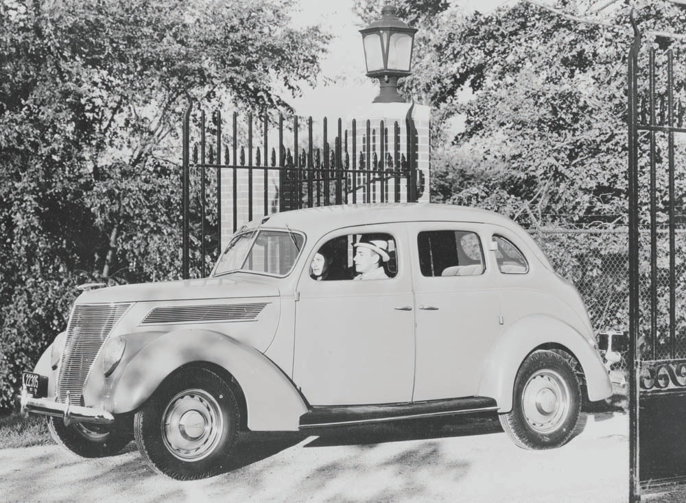 1937 Ford Fordor Sedan  0401-0842