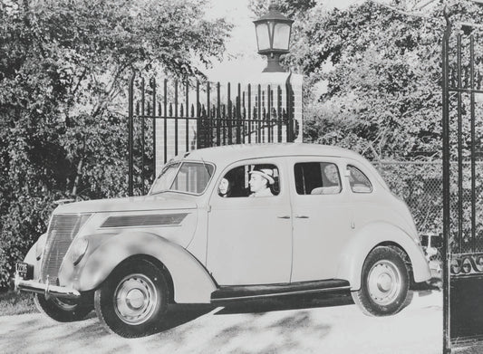 1937 Ford Fordor Sedan  0401-0842