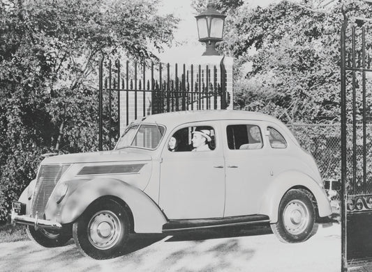 1937 Ford Fordor Sedan  0401-0842