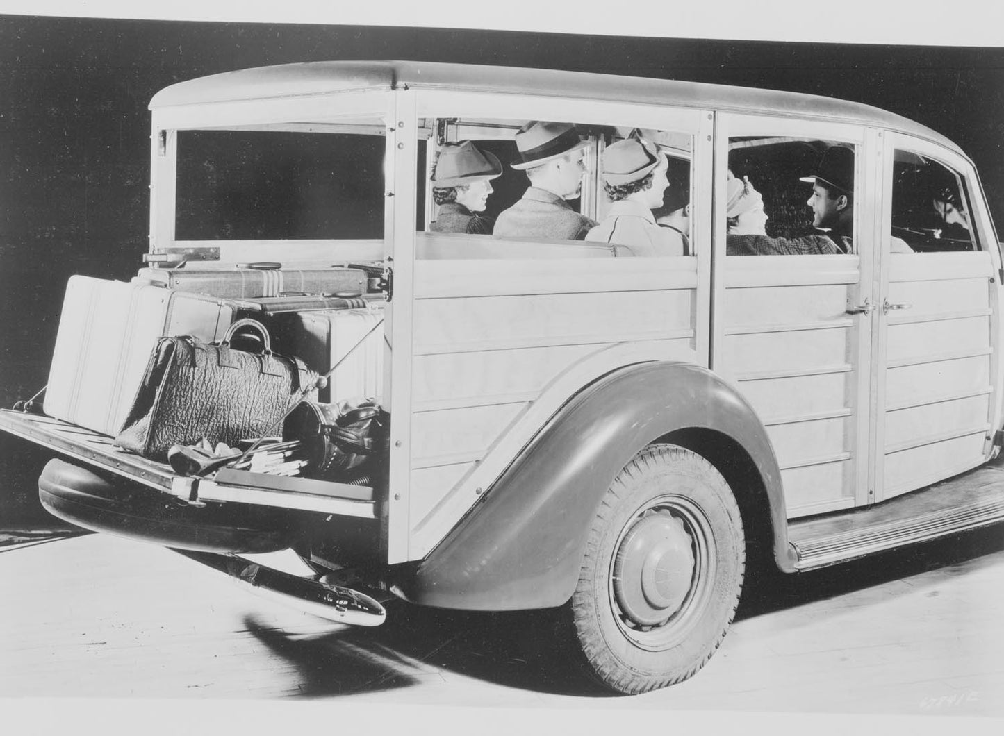 1937 Ford Station wagon  0401-0847