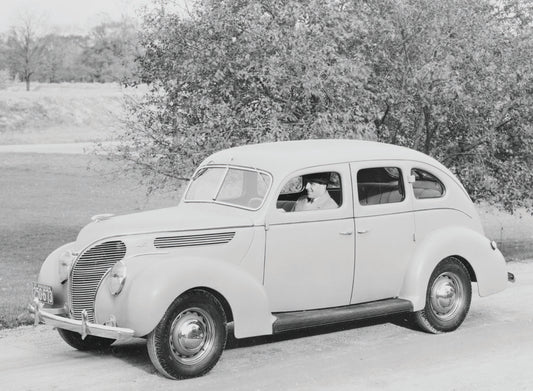 1938 Ford DeLuxe Fordor Sedan 0401-0853