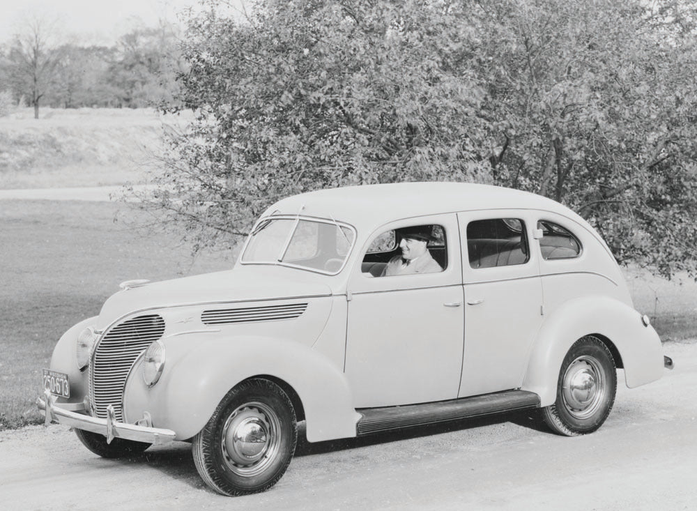 1938 Ford DeLuxe Fordor Sedan  0401-0853