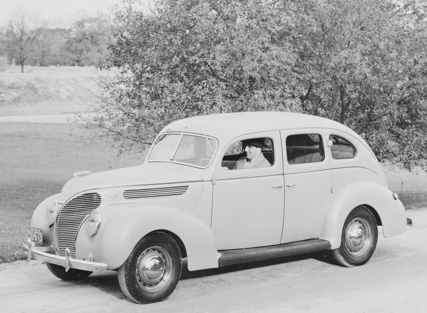 1938 Ford DeLuxe Fordor Sedan  0401-0853