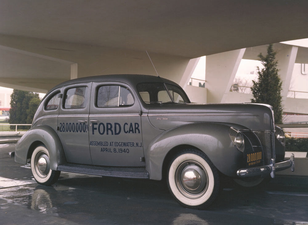 1940 Ford 28 Millionth car produced on display New  0401-0869