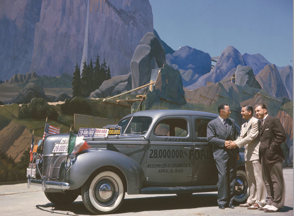 1940 Ford 28 Millionth car produced on tour of cou  0401-0871