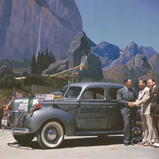 1940 Ford 28 Millionth car produced on tour of cou  0401-0872