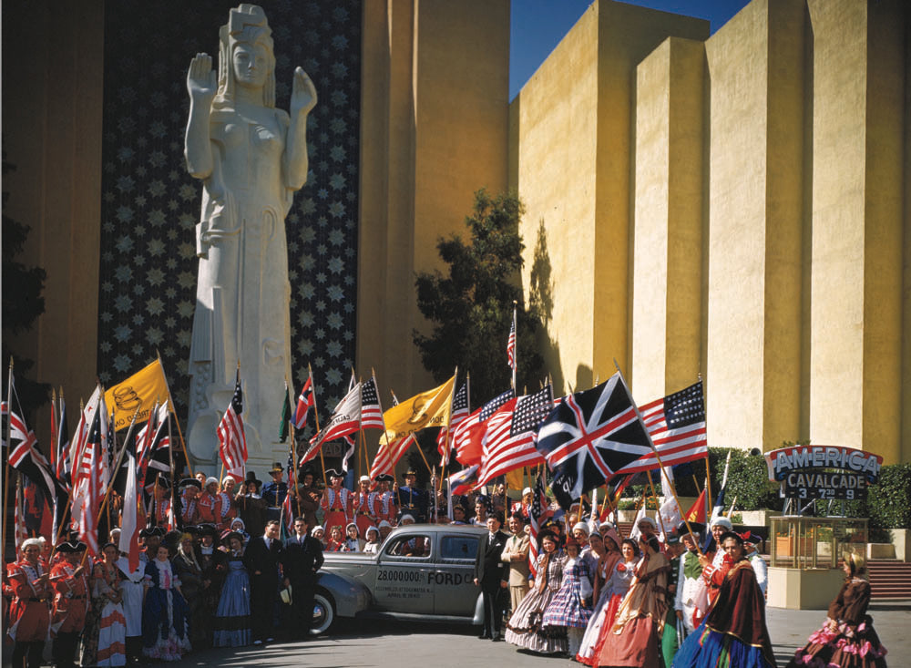 1940 Ford 28 Millionth car produced on tour of cou  0401-0874